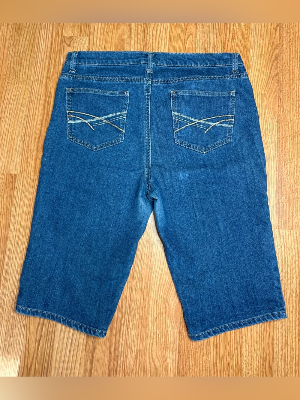Women's Relaxed Blue Denim Shorts - Casual Comfort - Picture 6 of 6